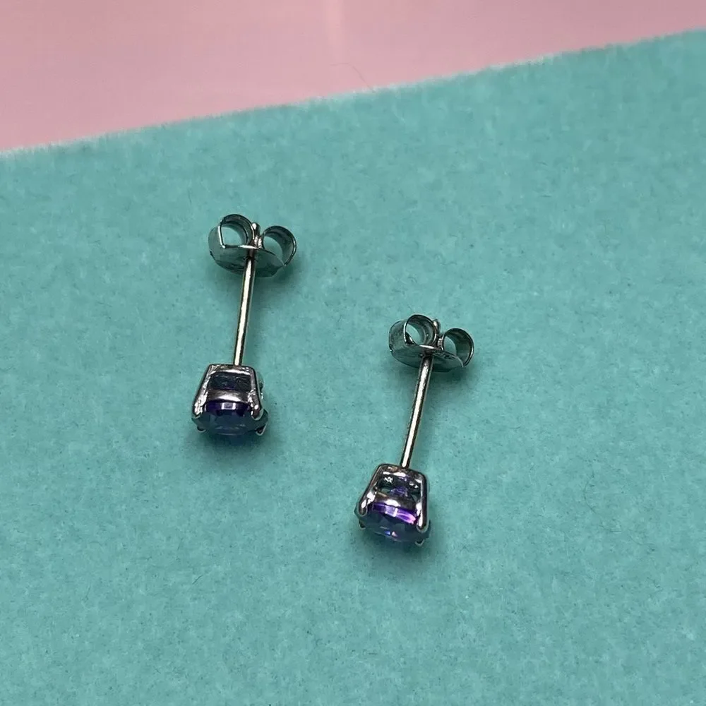 💛 Classic Sterling Silver Round Amethyst Earrings - Picture 3 of 5